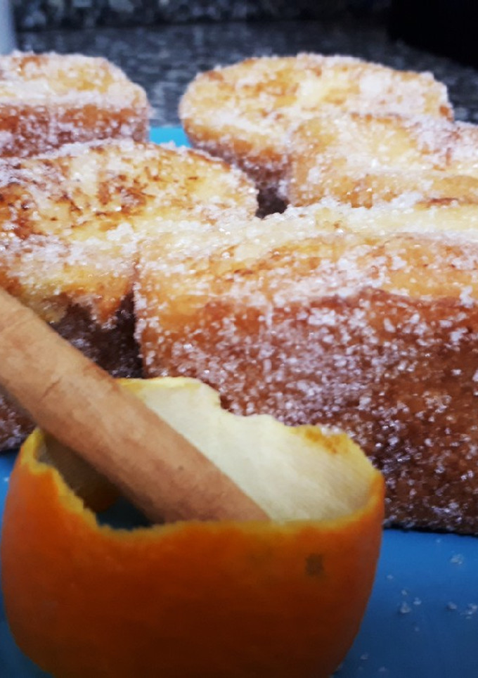 Una foto de Torrijas con canela y naranja
