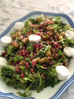Una foto de Ensalada de escarola y granada