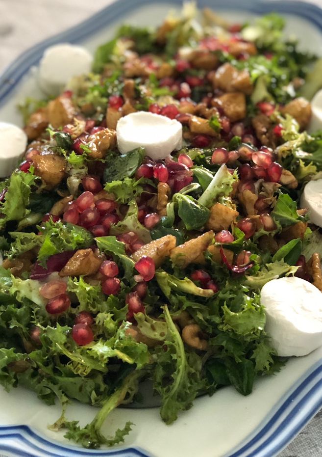Una foto de Ensalada de escarola y granada