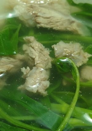 Hình của món Canh rau muống nấu gân bò.