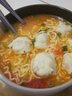 Foto resep Indomie kuah tomat bawang pedas