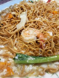 A picture of Cantonese Style Noodle with Prawn Soup Base.
