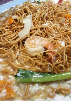 A picture of Cantonese Style Noodle with Prawn Soup Base.