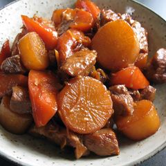 A picture of Simmered Daikon, Carrot & Pork.