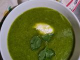Sopa de calabacita con cilantro