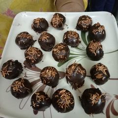 Oreo cake pops by preeti jhunthra A picture of Oreo cake pops by preeti jhunthra.