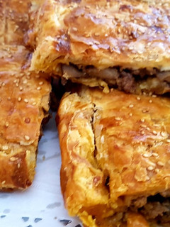 Una foto de Empanada de carne de ternera con setas y queso