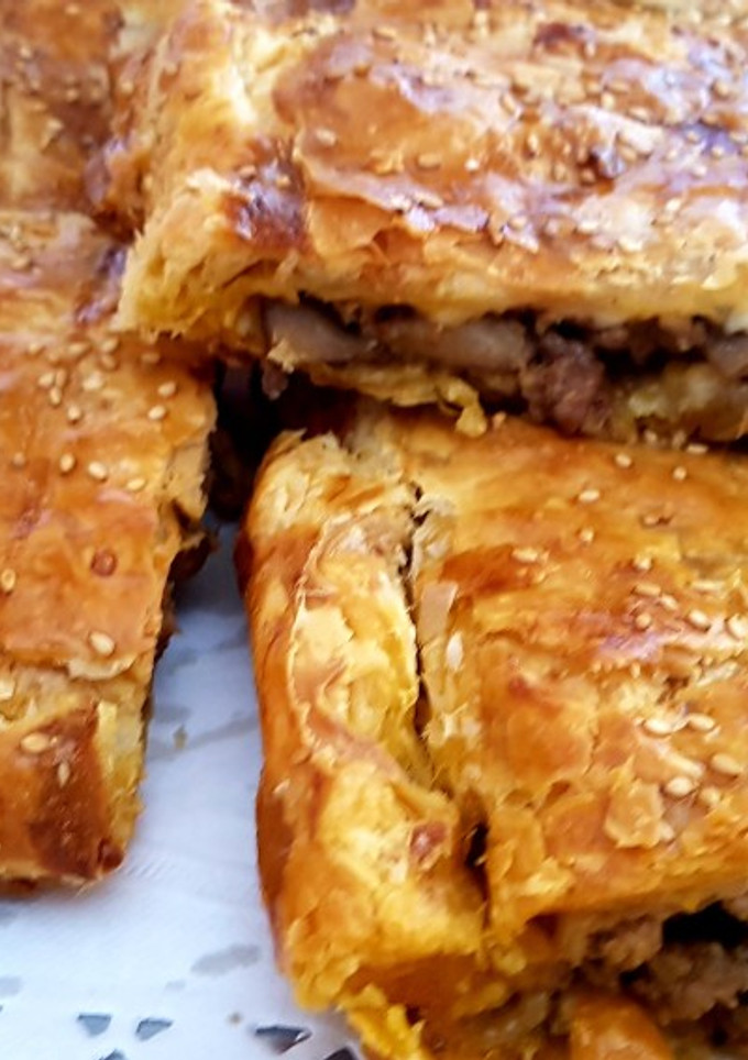 Una foto de Empanada de carne de ternera con setas y queso
