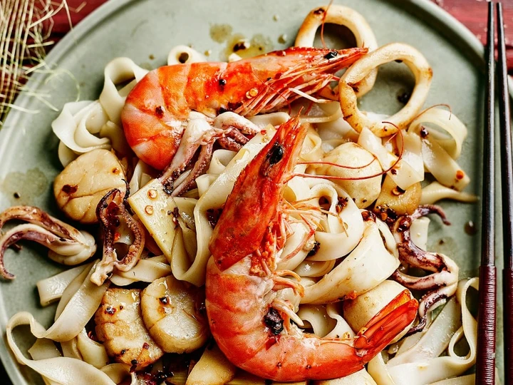 Easy Steps to Make Mixed seafood noodles the So Delicious Tasty