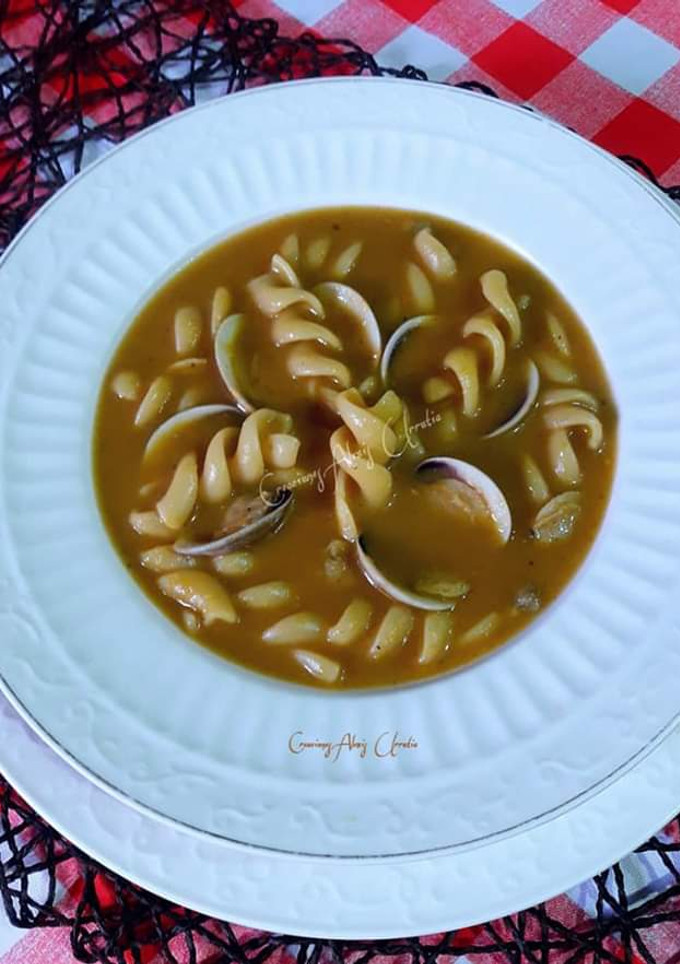 Una foto de Sopa de almejas chirlas con pastas Fullini