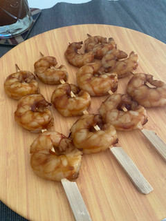 Una foto de Brochetas de langostinos con salsa teriyaki en freidora de aire
