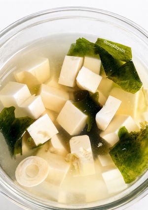 Foto resep Japanese Clear Soup Tofu with Wakame