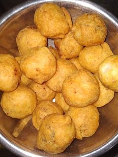 બટાકા વડા (Bataka Vada Recipe In Gujarati) રેસીપી મુખ્ય ફોટો