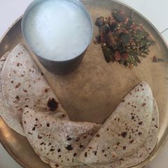 A picture of Bhindi masala with chapati.