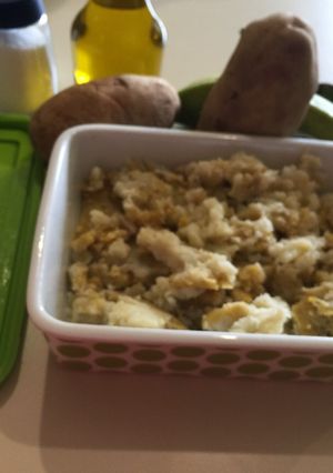 Una foto de Puré de plátano verde y papas