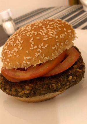 Una foto de Hamburguesas de lentejas y arroz yamaní