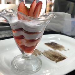 A picture of Strawberry fool.