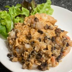 Scrambled egg with shrimp on rice A picture of Scrambled egg with shrimp on rice.