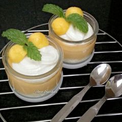 A picture of Mango jar cheese cake.