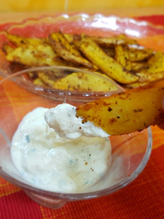 Una foto de Patatas gajo con salsa deluxe