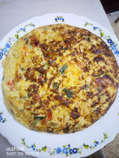 Una foto de Tortilla de calabacín con pimiento rojo
