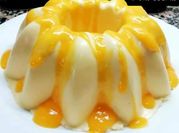 Una foto de gelatina cremosa de mango