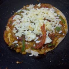 A picture of Matter kulcha pizza.