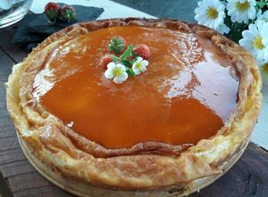 Una foto de Tarta de queso con mermelada de albaricoque