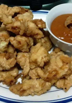Una foto de Fajitas de pollo rebozadas con salsa rosa