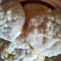 A picture of Rawa idli.