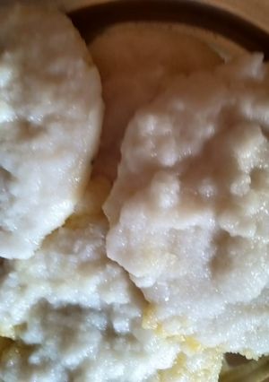 A picture of Rawa idli.