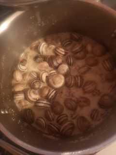 Una foto de Caracoles en salsa