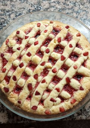 Una foto de Pastafrola de Frambuesa y Frutilla
