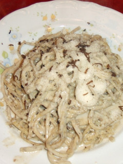 Una foto de Tagliolini al tartufo con salsa de setas, coñac y trufa