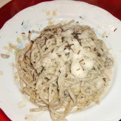 Tagliolini al tartufo con salsa de setas, coñac y trufa Receta de Cuqui  Bastida- Cookpad