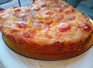 Una foto de Tarta de Fiambre con Tomate Cherry❤️✨🍅🧀🍅😍✨🍅🥰💖😁😀💋💖😊