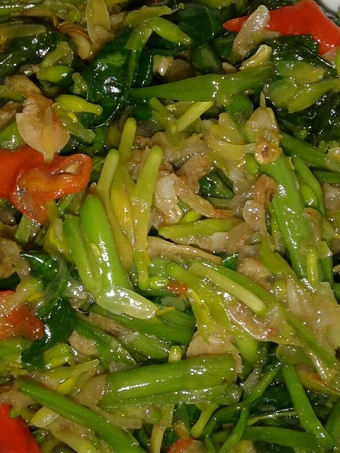 Cara Gampang Membuat Resep Tumis kangkung dan bunga pepaya yang Lezat Sekali Anti Ribet, Uenak Banget