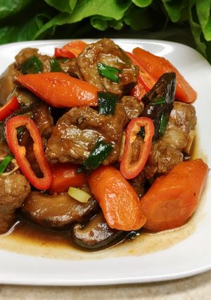 Hình của món Sườn heo kho CoCa đưa cơm ngày nắng nóng.