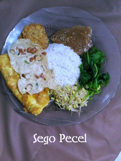Foto resep Sego Pecel (Nasi Pecel) Plus Lauk dan Bumbu Pecel Homemade