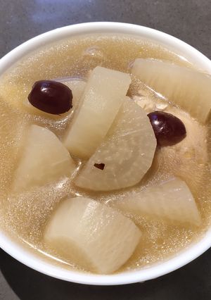 A picture of Chicken Radish Soup.
