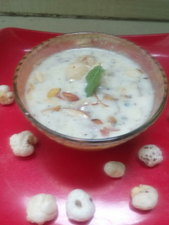 मखाने की खीर (Makhane ki kheer recipe in Hindi) रेसिपी मुख्य फोटो