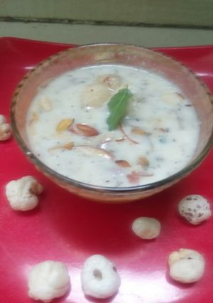 मखाने की खीर (Makhane ki kheer recipe in Hindi) रेसिपी मुख्य फोटो