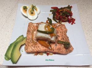 Foto principal de Salmón y bacalao al horno con pimentos