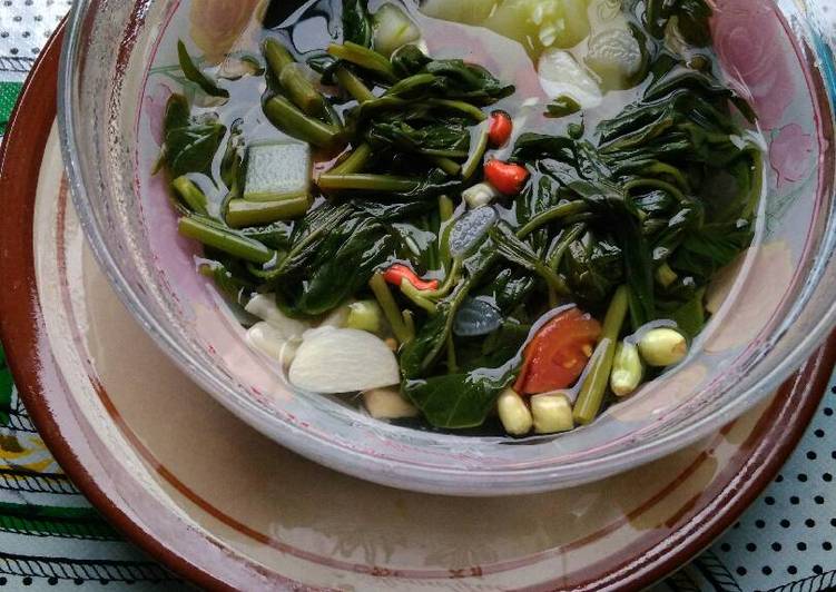 Bagaimana Menyiapkan Sayur Asem Kangkung Anti Gagal