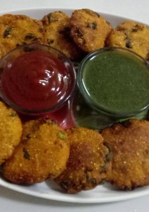 A picture of Makki vada.