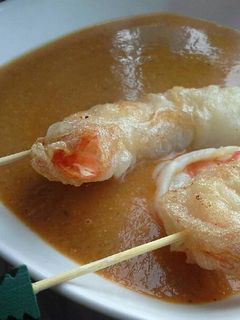 Una foto de Bisque y crujiente de langostinos