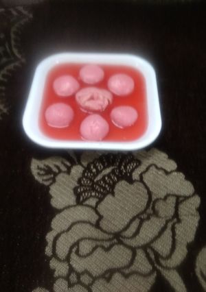 रोझ रसगुल्ला (rose rasgulla recipe in marathi) रेसिपी चे मुख्य फोटो 