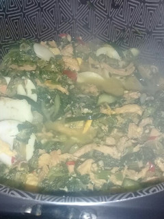 Una foto de Espinaca con huevo y pollo
