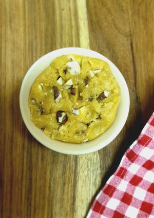 A picture of Edible chocolate chip dough.