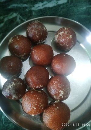 गुलाब जामुन (gulab jamun recipe in Hindi) रेसिपी मुख्य फोटो